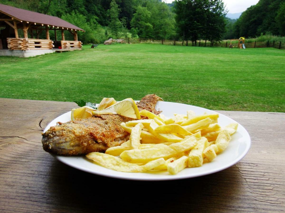 Casa Din Vale Hotel Sacuieu Bagian luar foto
